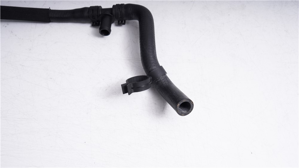 audi-pipe-7l8121073d-6