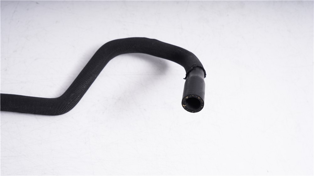 audi-pipe-7l8121073d-8