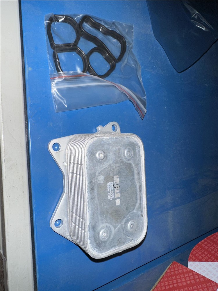 benz-270910-260920-oil-cooler-a2701800610-2