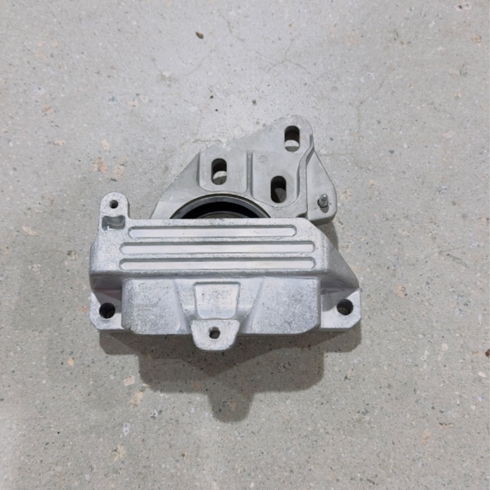 benz-m282.914-engine-mount-a2472403100-8
