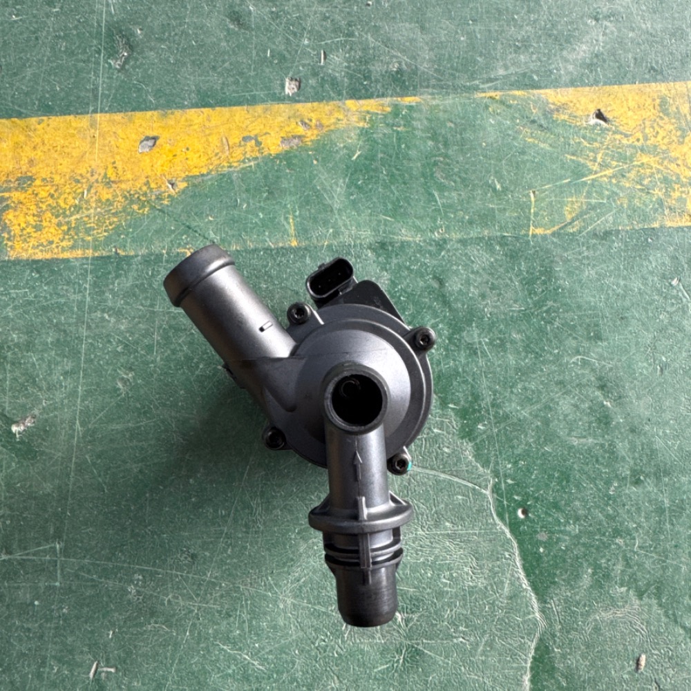 bmw--n13-additional-pump-11515a36585-2