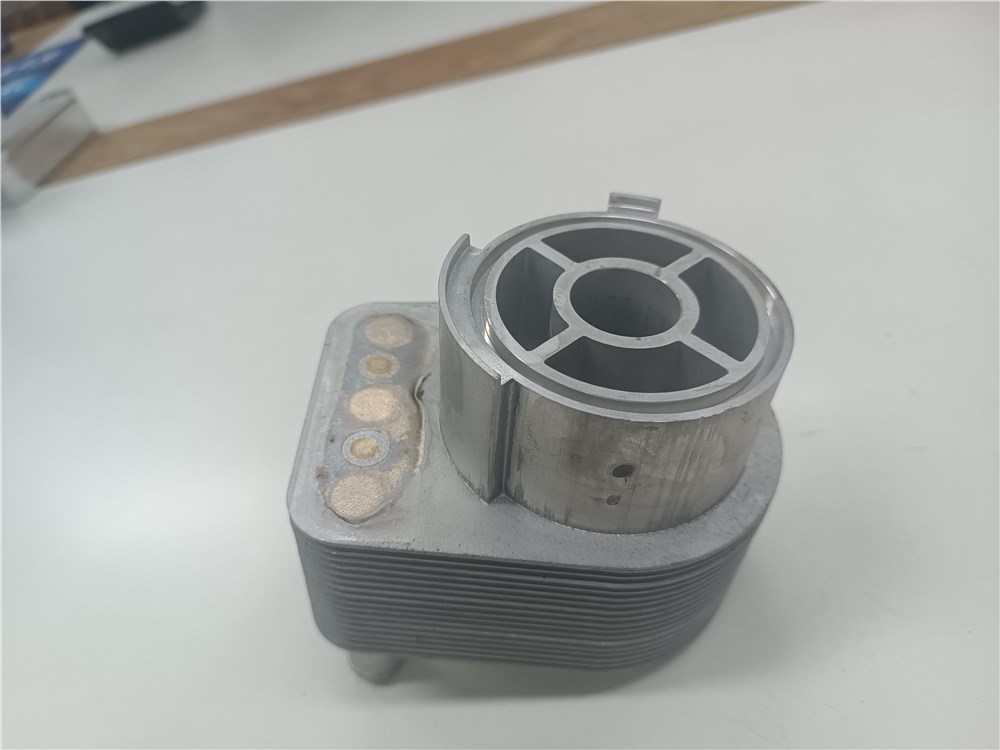 grand-cherokee-6.4-oil-cooler-5037523ab-2
