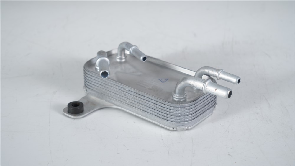 land-rover-2.7t-diesel-oil-cooler-lr031827