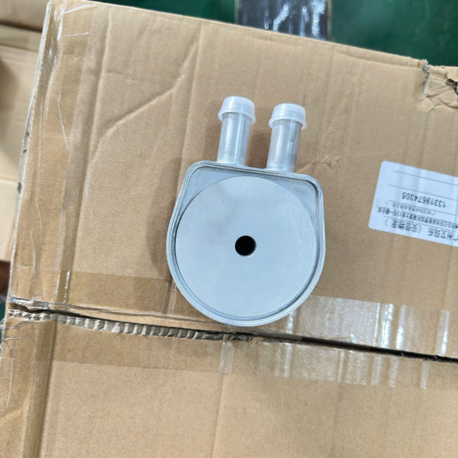 land-rover-204pt-240hp-oil-cooler-lr025515-2
