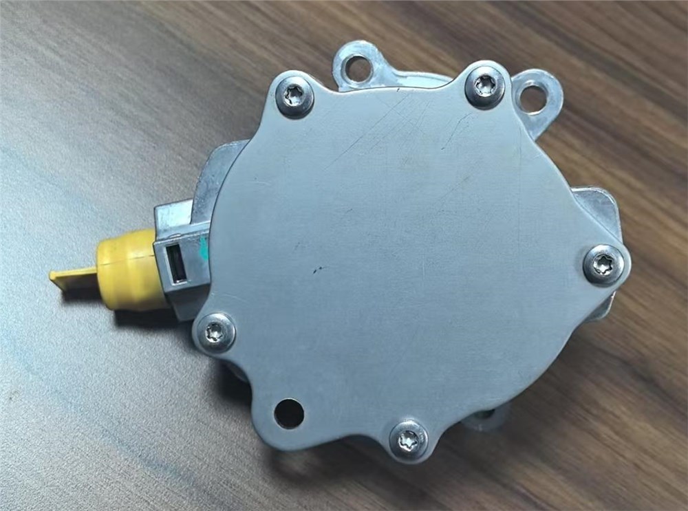 land-rover-204pt-vacuum-pump-lr047384-2