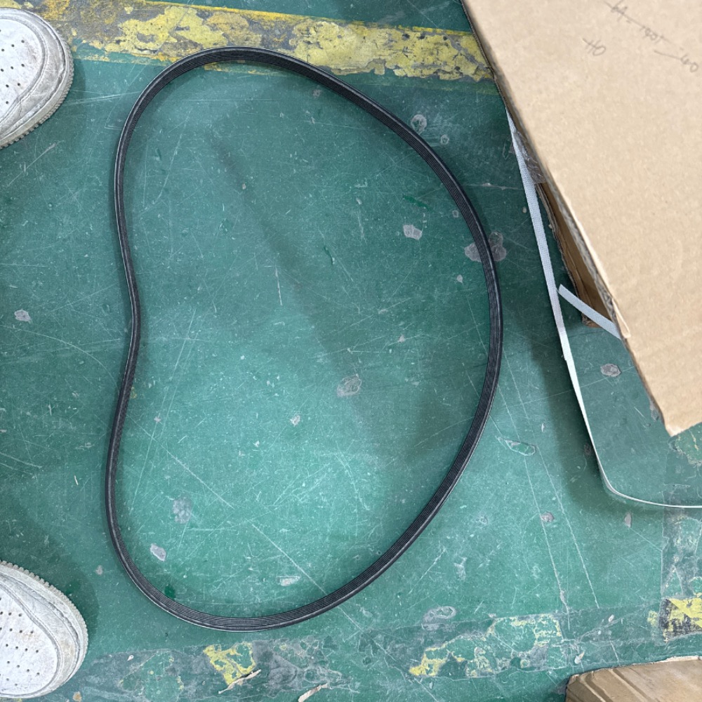 land-rover-3.0t-belt-lr121781-2