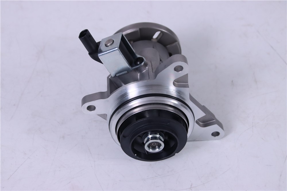 land-rover-3.0t-diesel-306dt-water-pump-lr089625-6