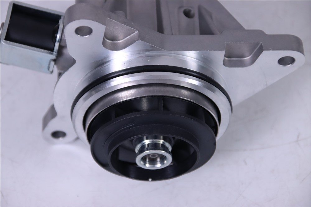 land-rover-3.0t-diesel-306dt-water-pump-lr089625-8