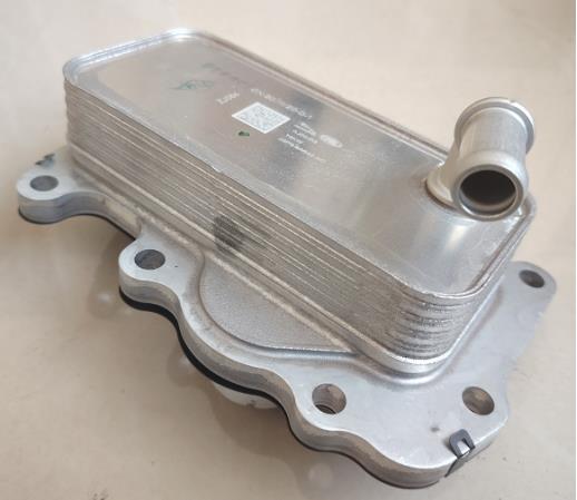land-rover-pt153-oil-cooler-lr125378-4