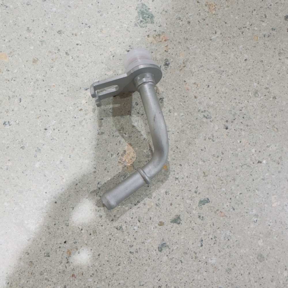 new-3.0-liter-petrol-model-of-land-rover-pt306-pipe-lr183050
