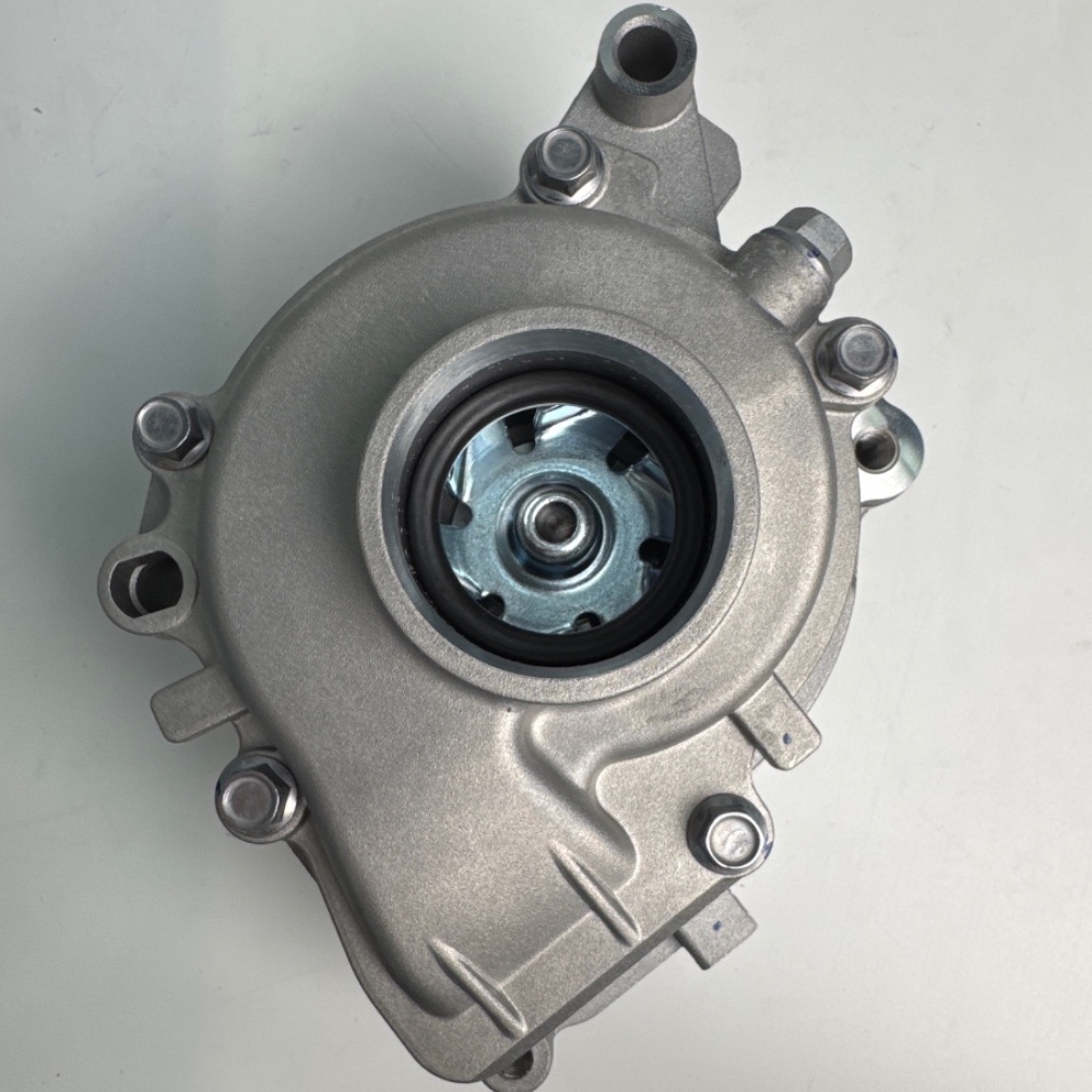 new-regal-2.4-2.0t-water-pump-12624936-10