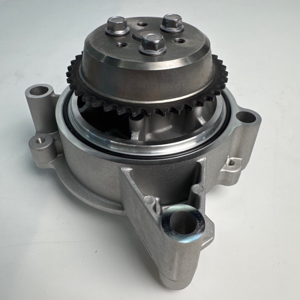 new-regal-2.4-2.0t-water-pump-12624936-100
