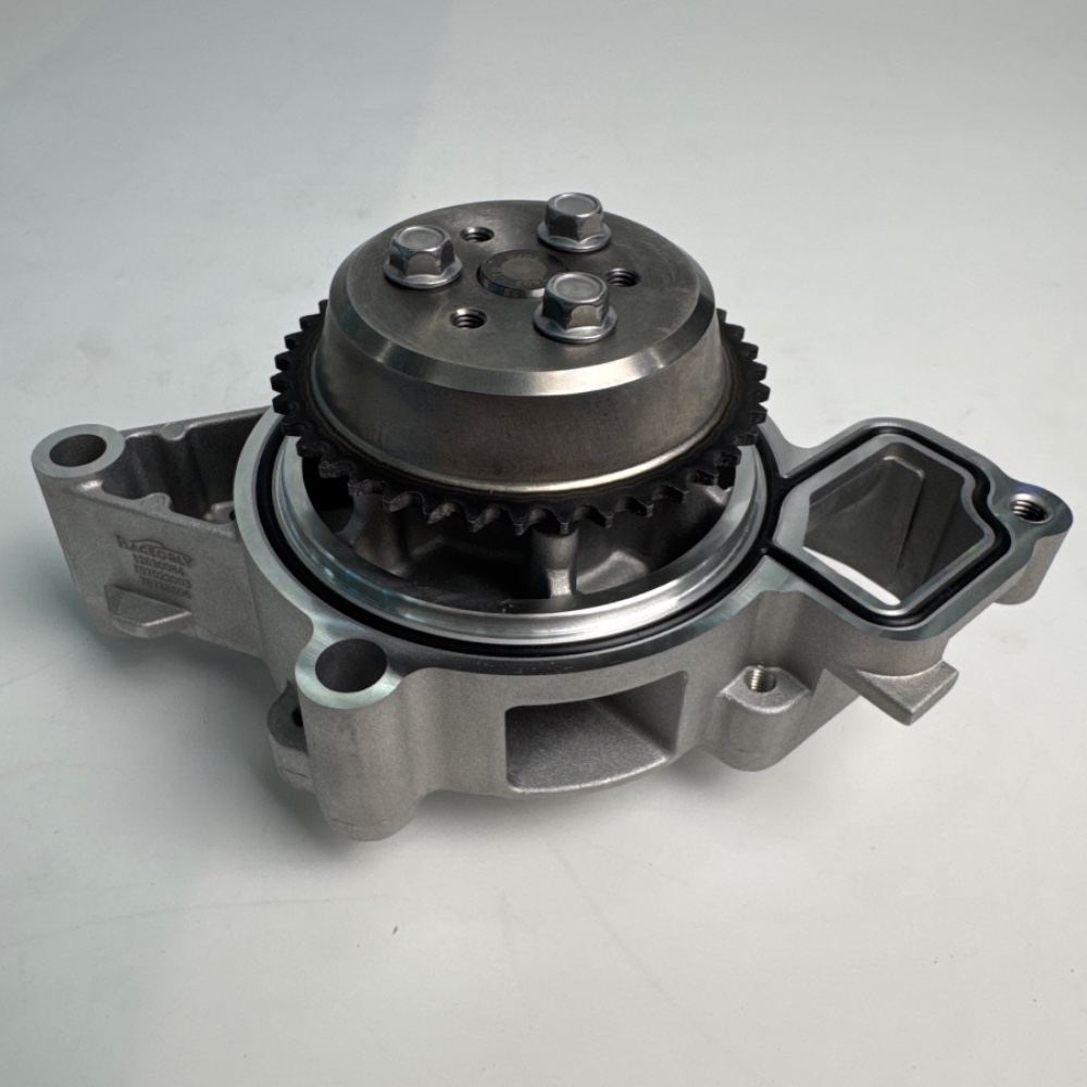 new-regal-2.4-2.0t-water-pump-12624936-102