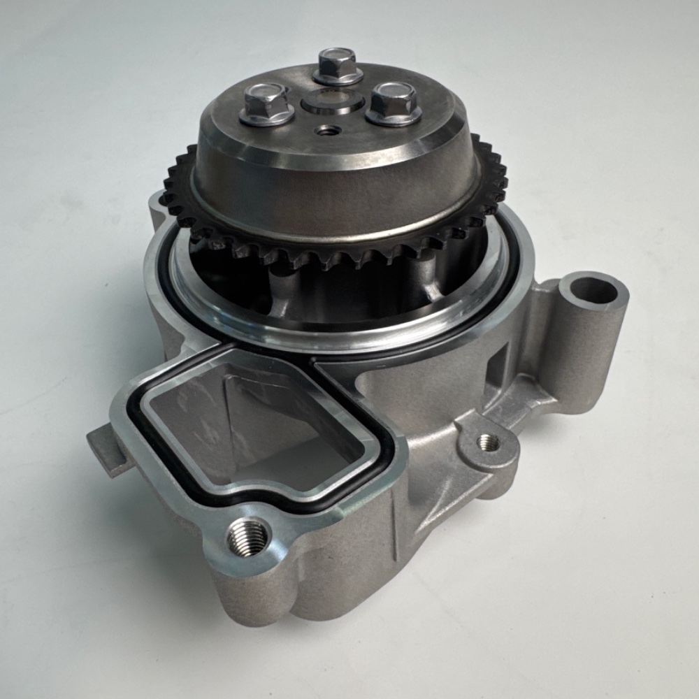 new-regal-2.4-2.0t-water-pump-12624936-104