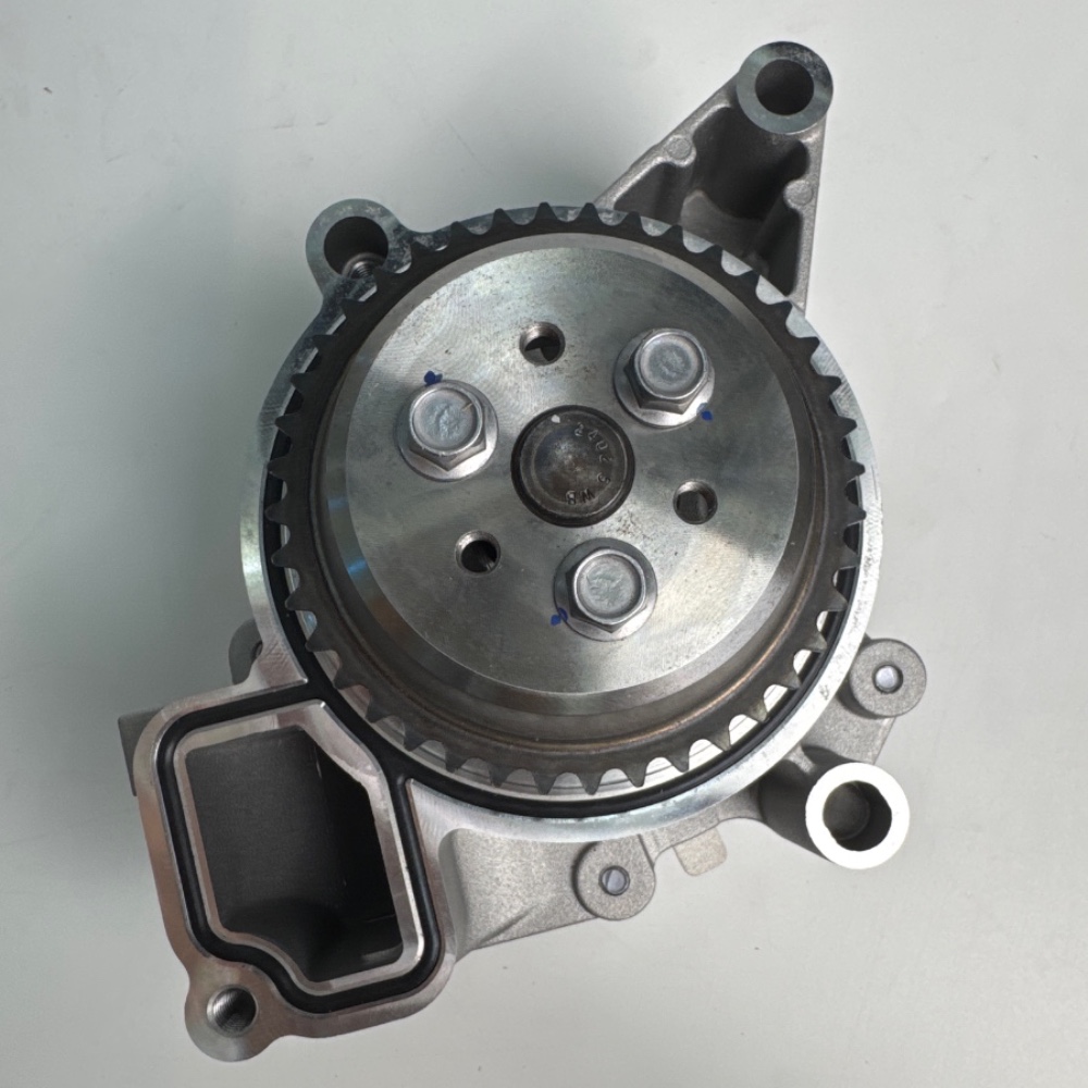 new-regal-2.4-2.0t-water-pump-12624936-12
