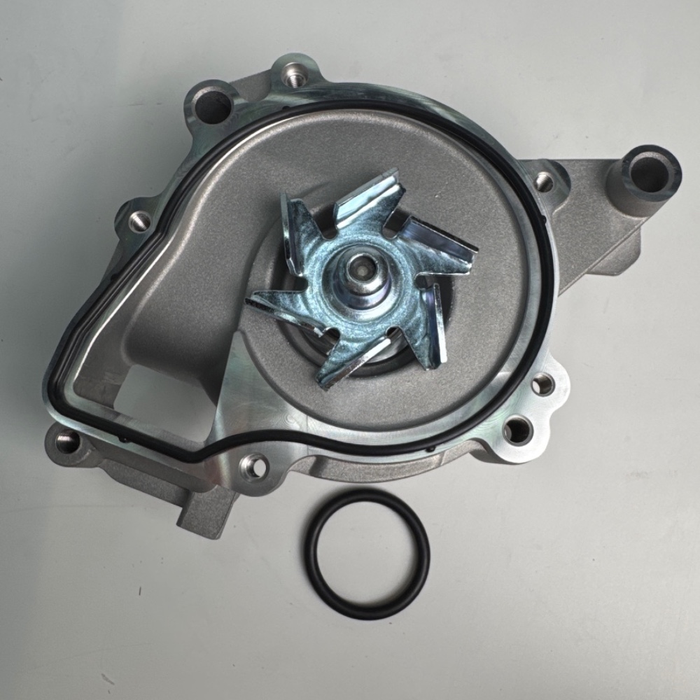 new-regal-2.4-2.0t-water-pump-12624936-144