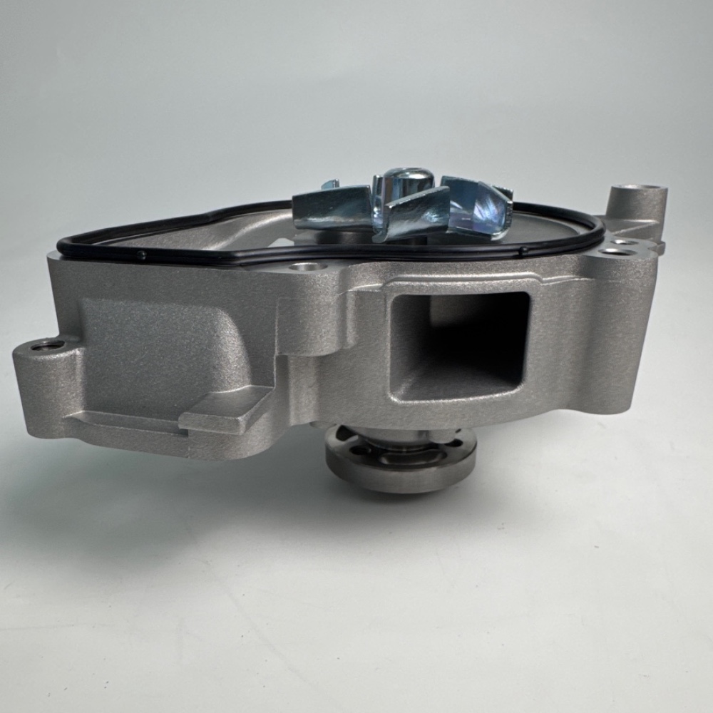 new-regal-2.4-2.0t-water-pump-12624936-146