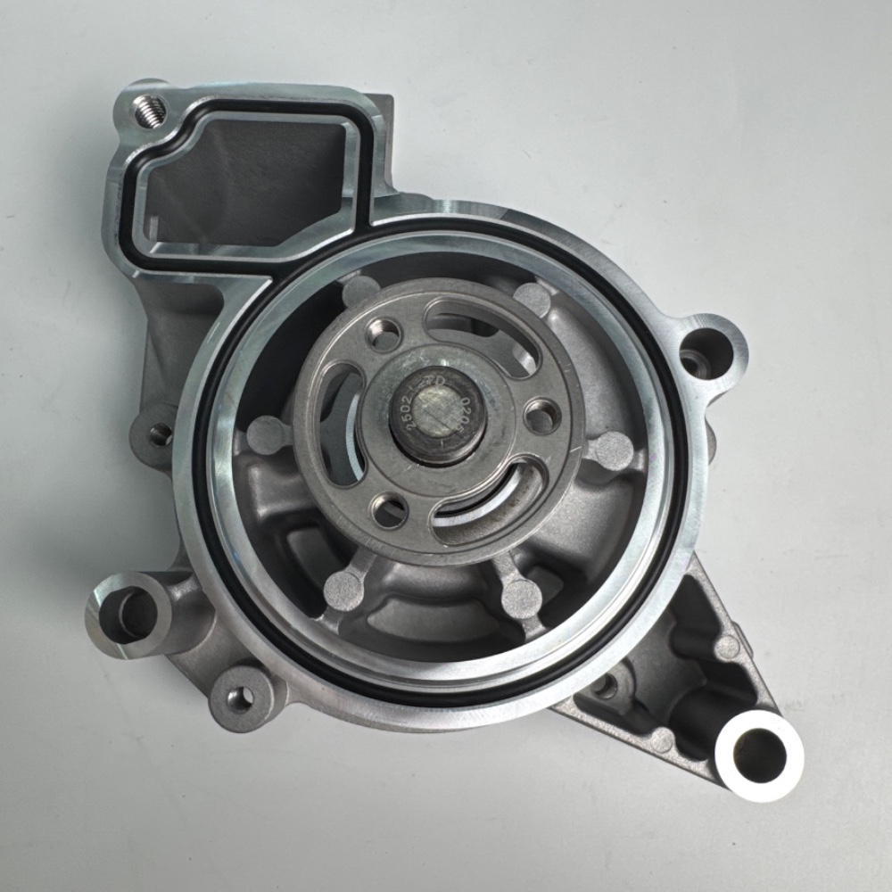 new-regal-2.4-2.0t-water-pump-12624936-154