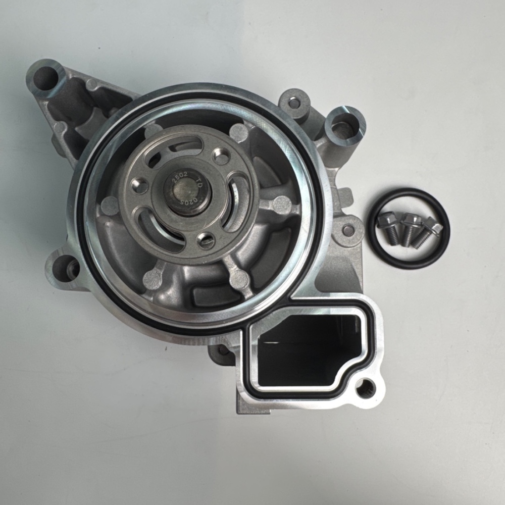 new-regal-2.4-2.0t-water-pump-12624936-46