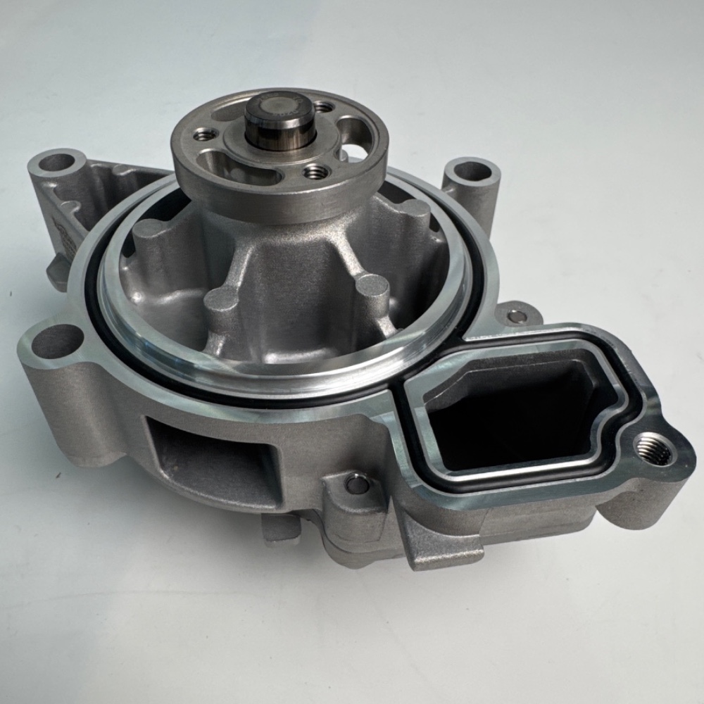 new-regal-2.4-2.0t-water-pump-12624936-58