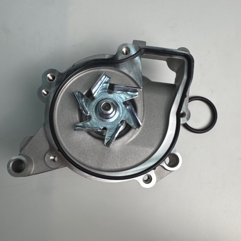 new-regal-2.4-2.0t-water-pump-12624936-94
