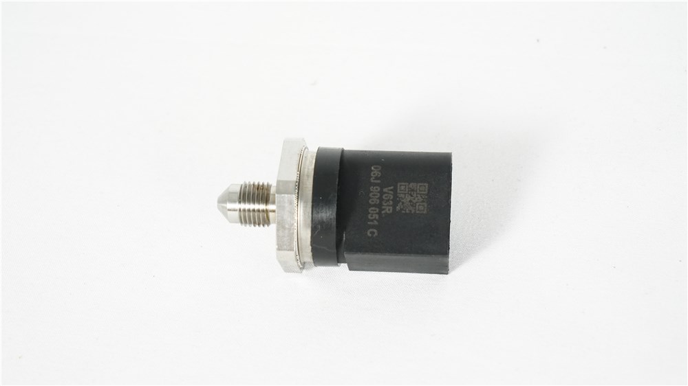 q7-touareg-3.6-fuel-pressure-regulator-06j906051c-2