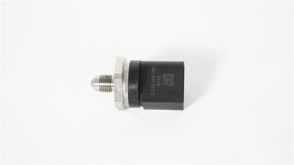 q7-touareg-3.6-fuel-pressure-regulator-06j906051c-4