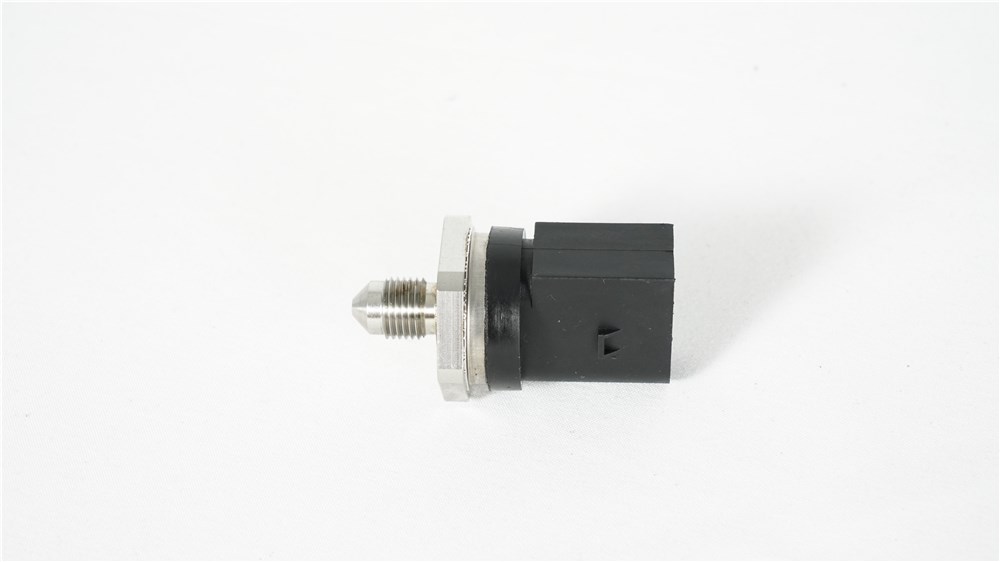 q7-touareg-3.6-fuel-pressure-regulator-06j906051c-6