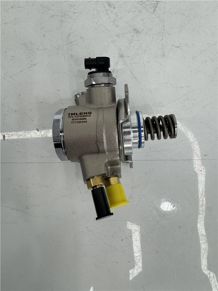 q73.0t--c72.5-c72.8-fuel-pump-07l127026ak-2