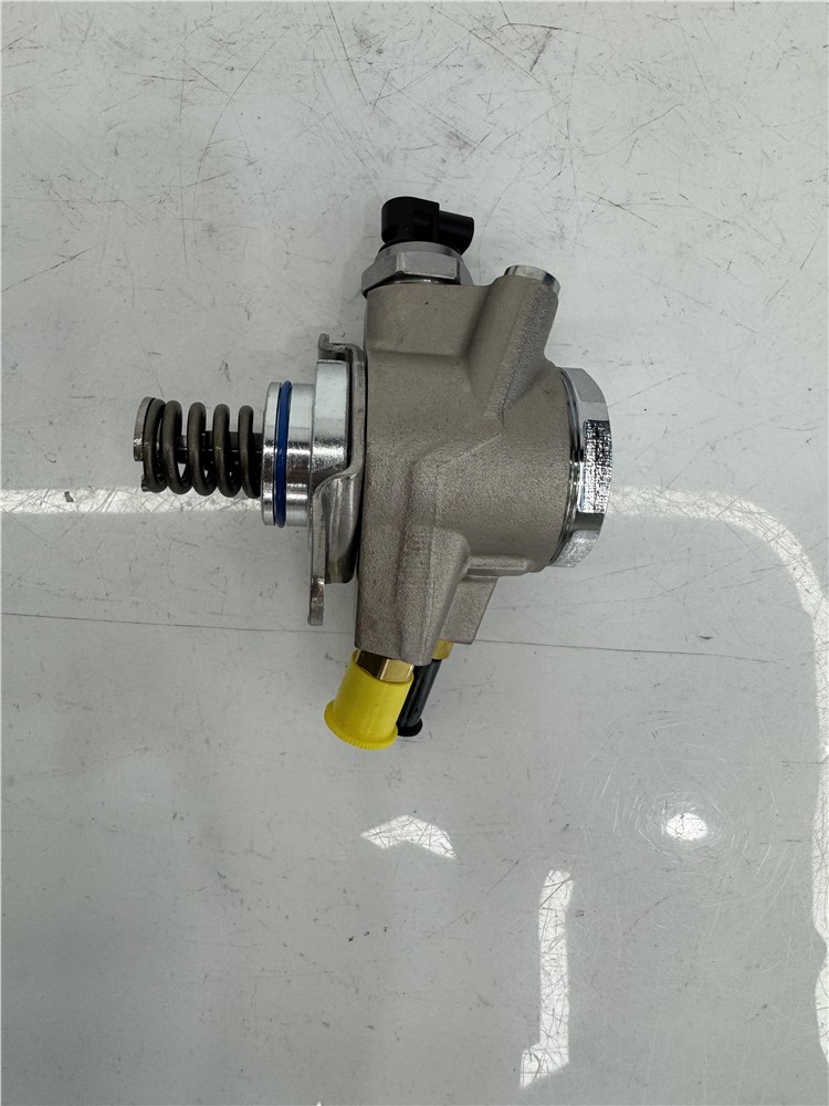 q73.0t--c72.5-c72.8-fuel-pump-07l127026ak-4
