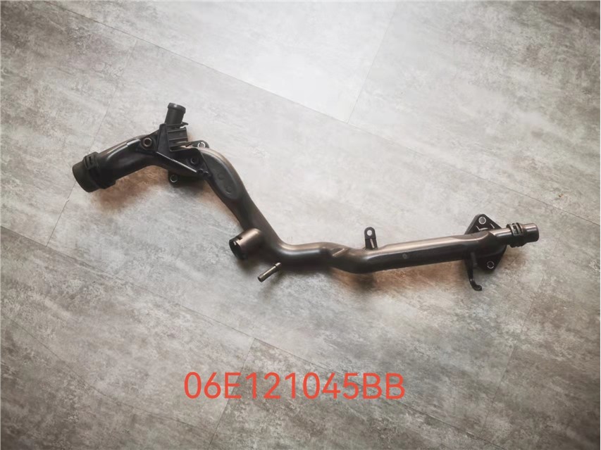 volkswagen-touareg-pipe-06e121045bb