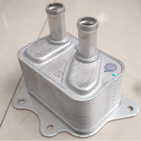 volvo-v60-2.0-oil-cooler-32336069-2