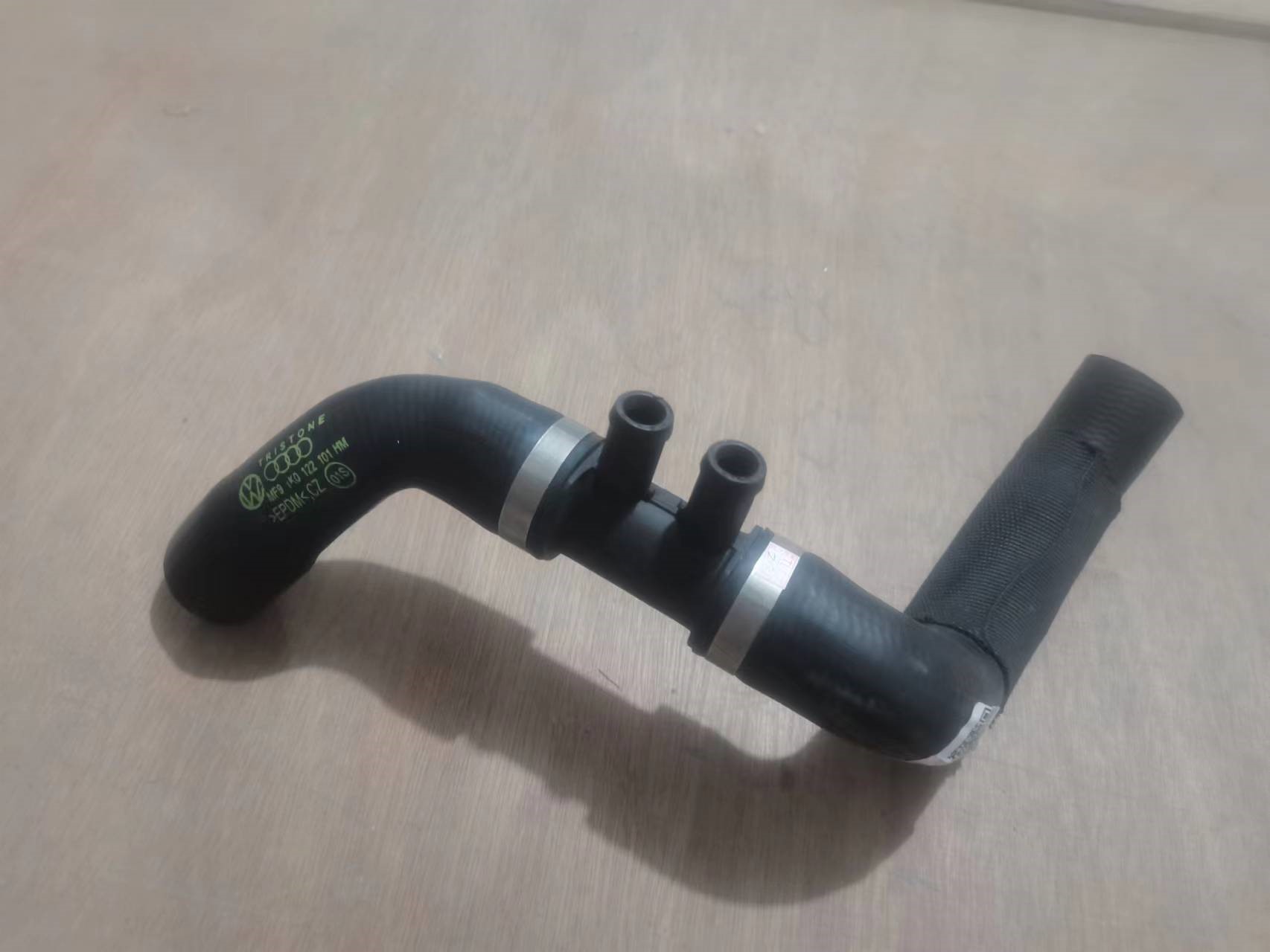 vw-pipe-1k0122101hm-2